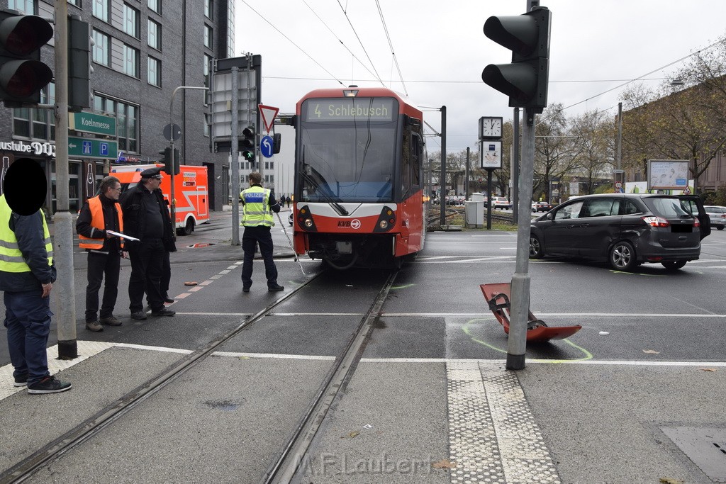 VU PKW KVB Bahn Koeln Deutz Deutz Muelheimerstr P28.JPG - Miklos Laubert